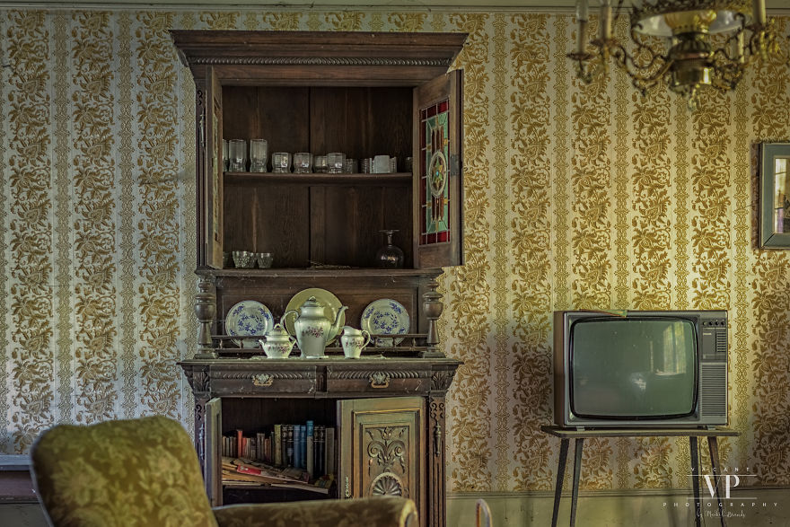 I Photographed This Abandoned House