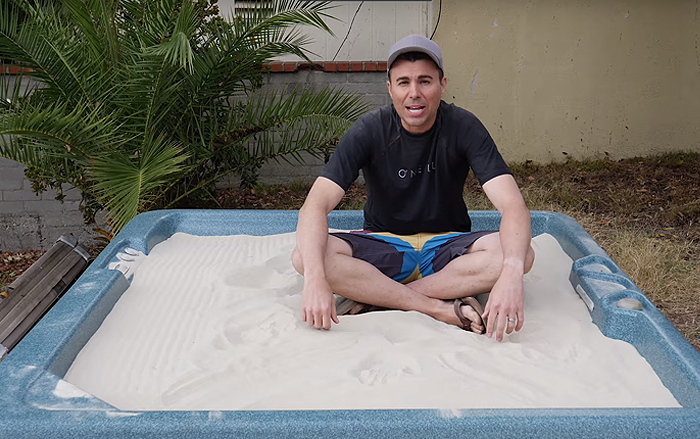 Ex NASA Engineer Makes Everyone Freak Out When He Turns Sand Into ‘Liquid Soup’, And Here’s How He Did It Ex NASA Engineer Makes Everyone Freak Out When He Turns Sand Into ‘Liquid Soup’, And Here’s How He Did It