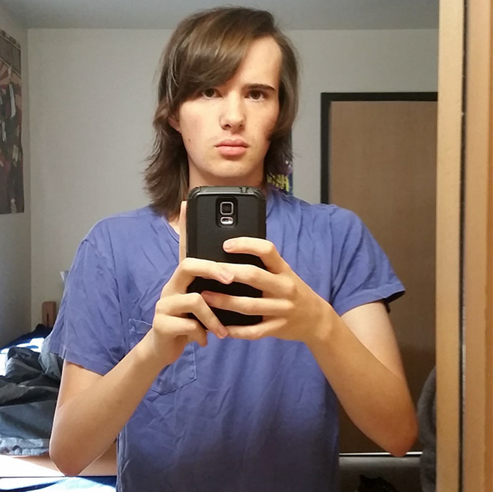 Un hombre documenta su increíble transformación en mujer durante 17 meses y su expresión facial en la última foto lo dice todo