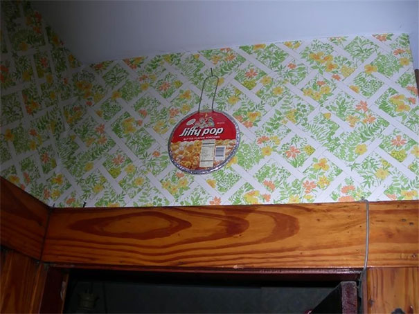 Batteries Dead In Your Smoke Alarm? Just Use Popcorn As A Smoke Alarm. When You Hear Crackling, Grab Your Popcorn And Get The Hell Out