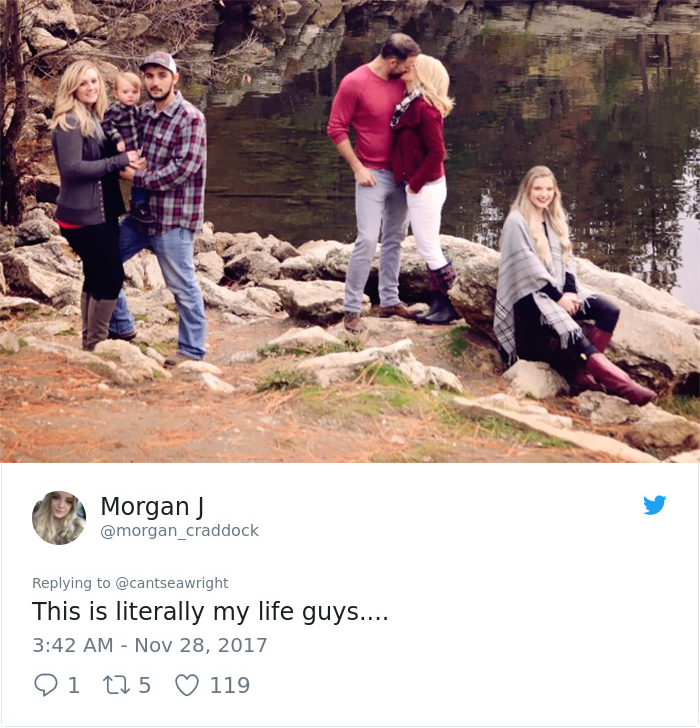 This Family's Christmas Card Goes Viral After People Notice One Savage Detail This Family's Christmas Card Goes Viral After People Notice One Savage Detail