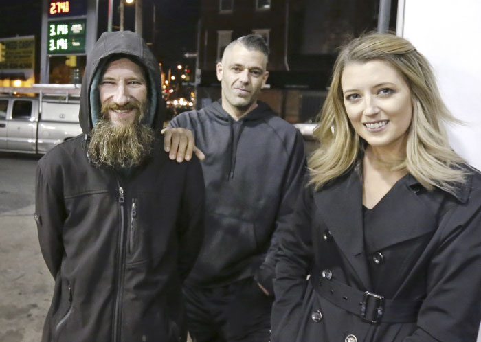 Homeless Veteran Helps Out A Woman By Giving His LAST $20, Does Not Expect It Will Change His Life Forever (UPDATED) Homeless Veteran Helps Out A Woman By Giving His LAST $20, Does Not Expect It Will Change His Life Forever (UPDATED)