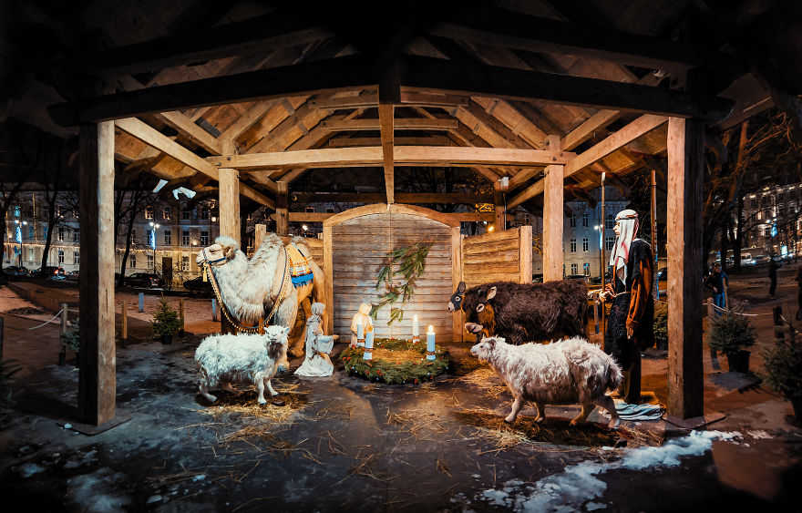 Pope Francis Receives The World's Smallest Nativity Scene For Christmas