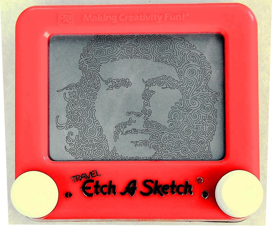 Etch-A-Sketch Artist Creates Mind-Blowing Works By Simply Turning The Dials
