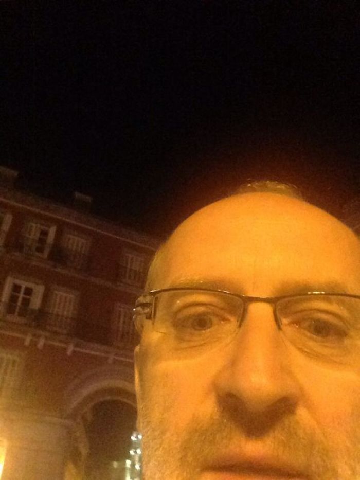 I Asked A Stranger To Take Us A Photo And That S What I Found On My Phone This Morning!