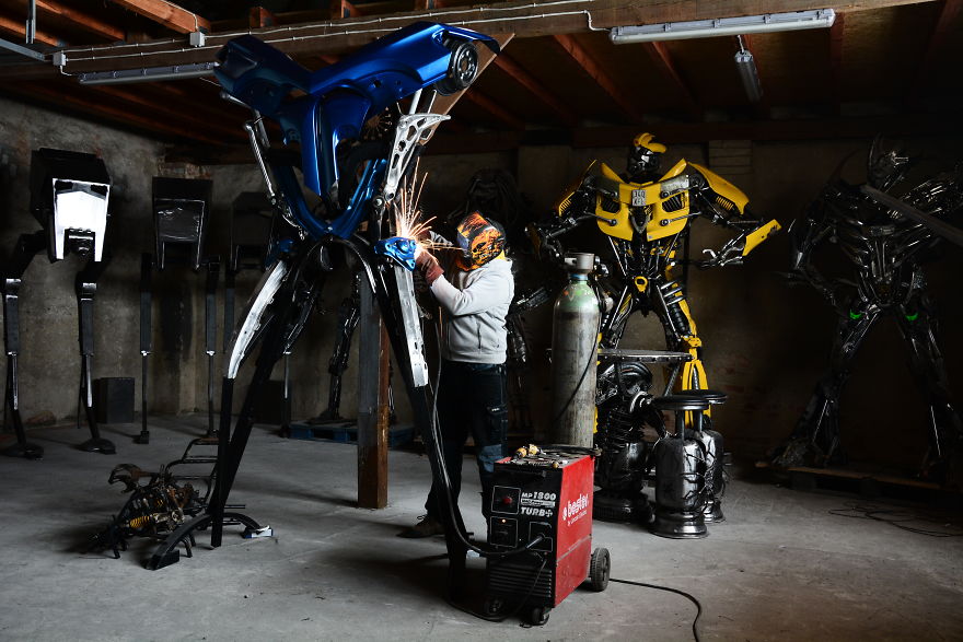 Polish Artist Turns Scrap Metal Into Incredible Sculptures