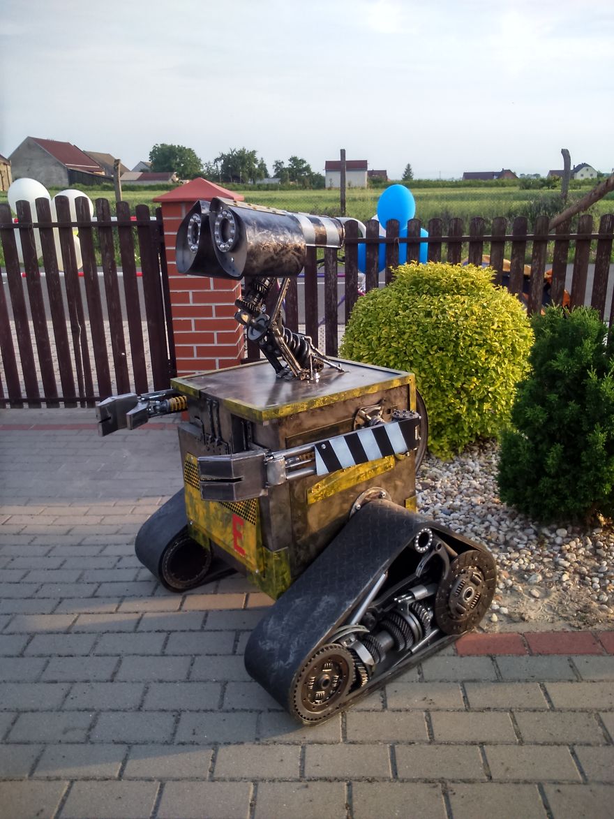 Polish Artist Turns Scrap Metal Into Incredible Sculptures