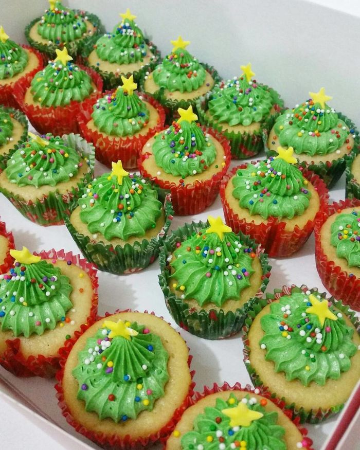 Заливное из курицы. Заливное в формочках для кексов. Заливное в формочках для кексов. Красивое рыбное заливное. Салаты желейные на праздничный стол.