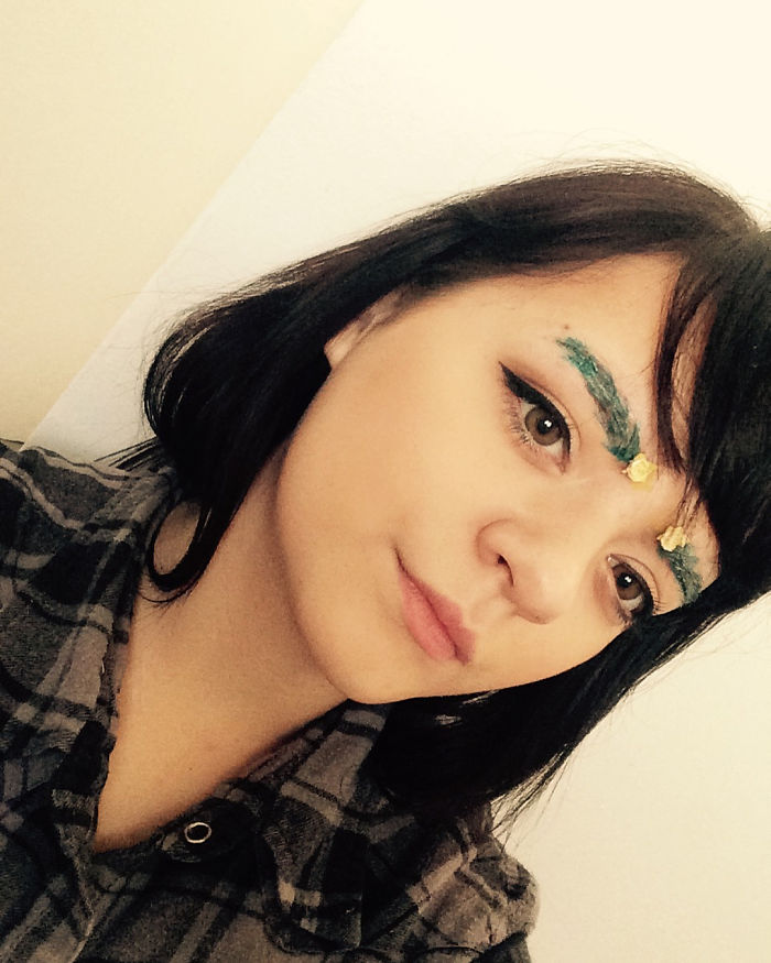 Christmas-Tree-Eyebrows-Taytay_xx