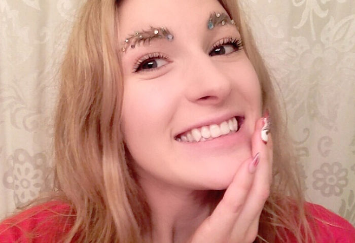 Christmas-Tree-Eyebrows-Taytay_xx