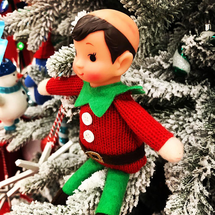 This Elf’s Hat Went Missing