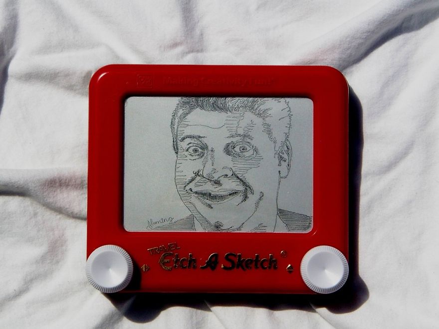 Etch-A-Sketch Artist Creates Mind-Blowing Works By Simply Turning The Dials