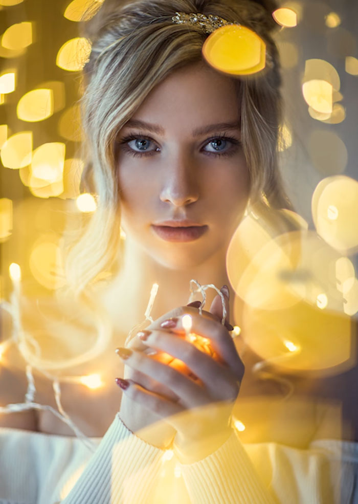 Photographer Reveals How To Take Stunning Portraits With Christmas Lights In Ordinary Bedroom, And Results Will Amaze You Photographer Reveals How To Take Stunning Portraits With Christmas Lights In Ordinary Bedroom, And Results Will Amaze You