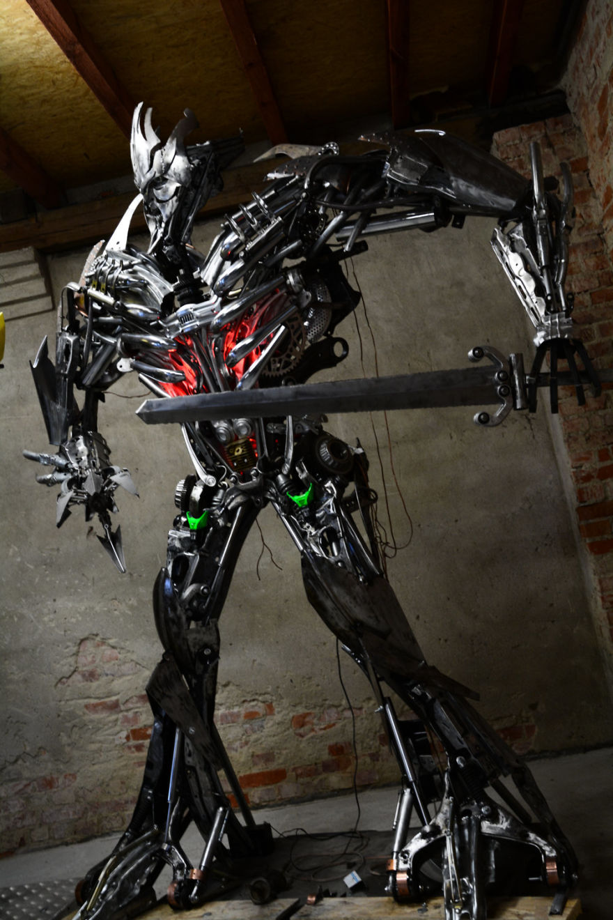 Polish Artist Turns Scrap Metal Into Incredible Sculptures Polish Artist Turns Scrap Metal Into Incredible Sculptures