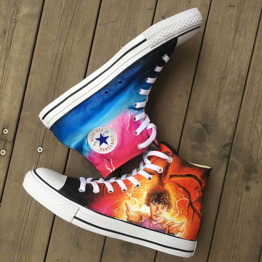 It Took Me More Than 40 Hours To Hand-Paint These Stranger Things Themed Shoes It Took Me More Than 40 Hours To Hand-Paint These Stranger Things Themed Shoes