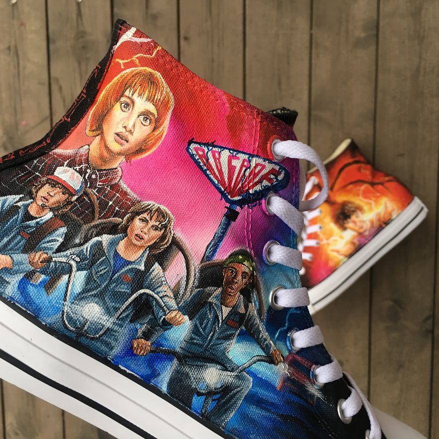 It Took Me More Than 40 Hours To Hand-Paint These Stranger Things Themed Shoes It Took Me More Than 40 Hours To Hand-Paint These Stranger Things Themed Shoes