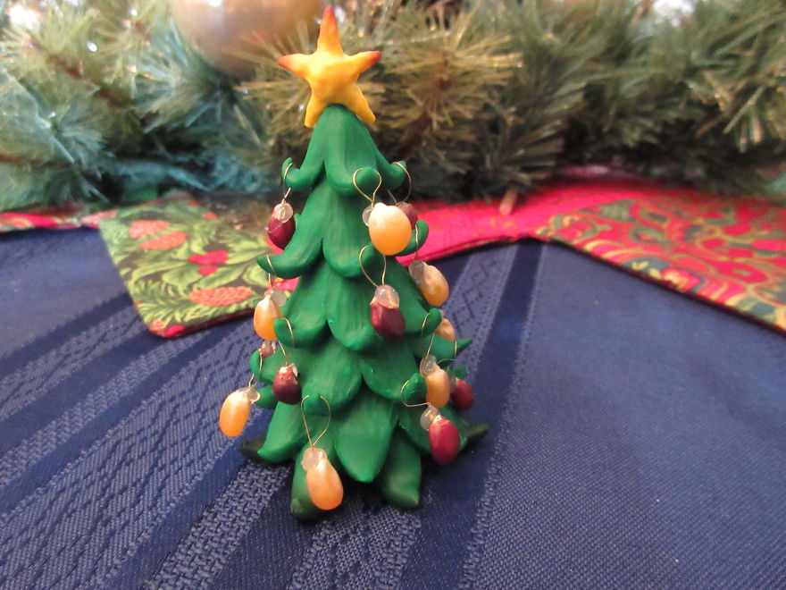 I Made A Tiny Christmas Tree And Decorated It With Unusual Ornaments