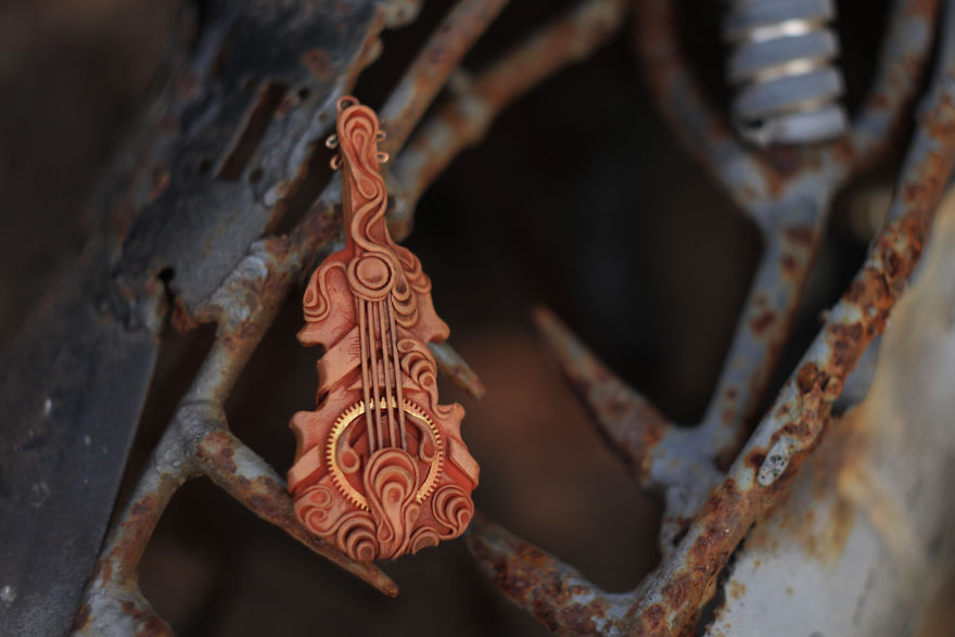 Steampunk Necklace Cello.