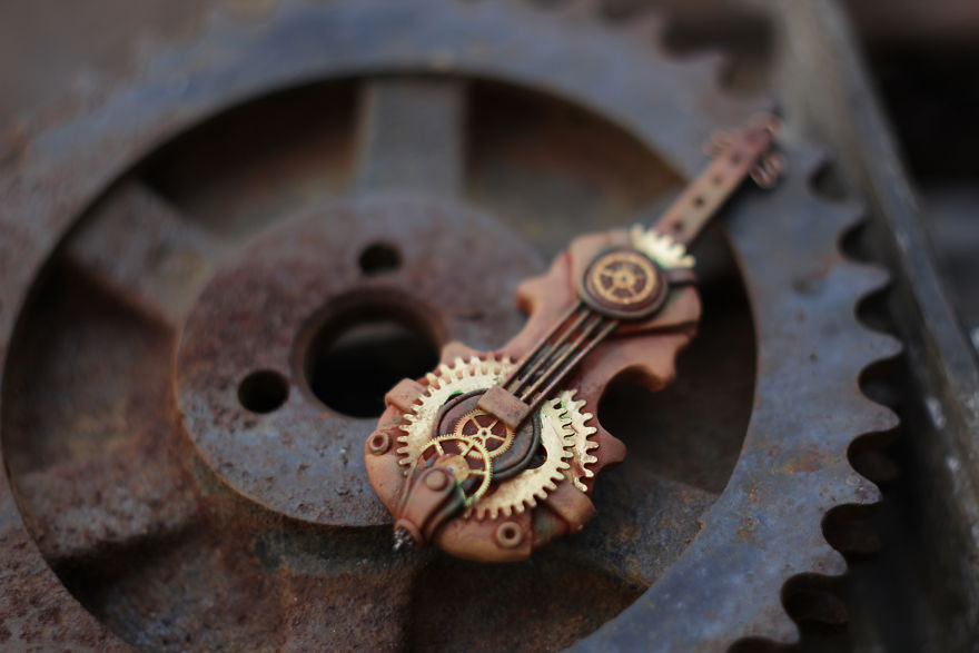 Steampunk Necklace Cello.