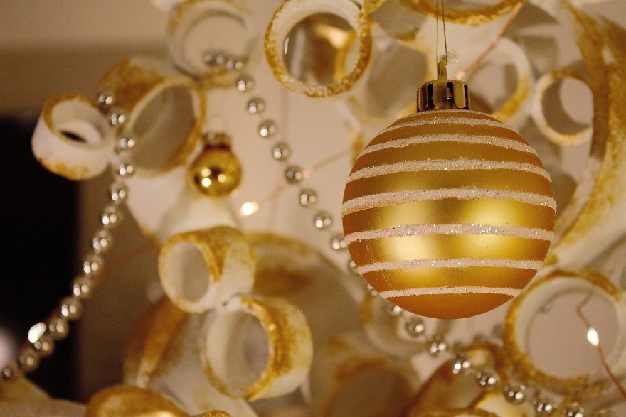 We Made A Christmas Tree From An Old Tire, A Bucket, And 40Ft Of PVC Pipe We Made A Christmas Tree From An Old Tire, A Bucket, And 40Ft Of PVC Pipe