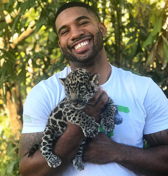 "The Real Tarzann" The Animal Friend Who Is Showing The Good Side Of The Internet