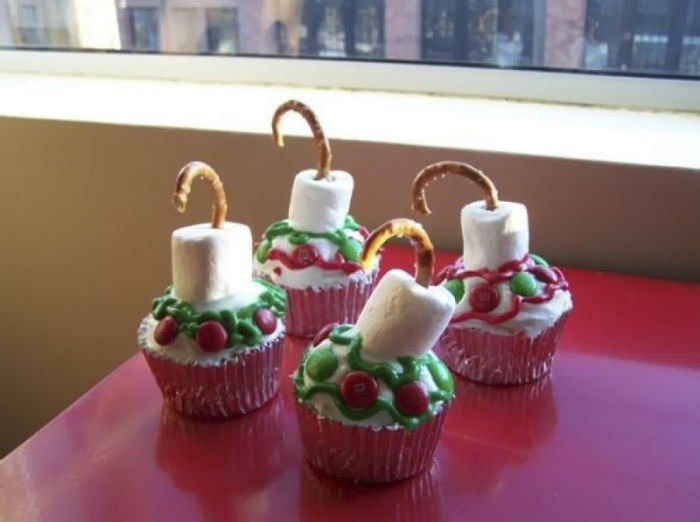 Creative-Holiday-Cupcake-Recipes