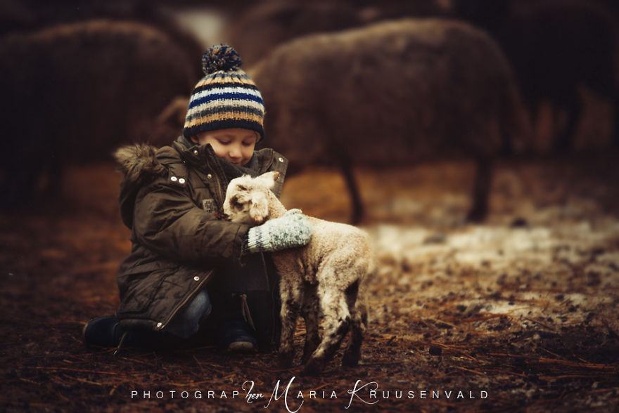 I Photographed Foster Children Every Month Through One Year To Show Importance Of Family And Home