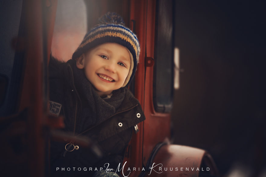 I Photographed Foster Children Every Month Through One Year To Show Importance Of Family And Home