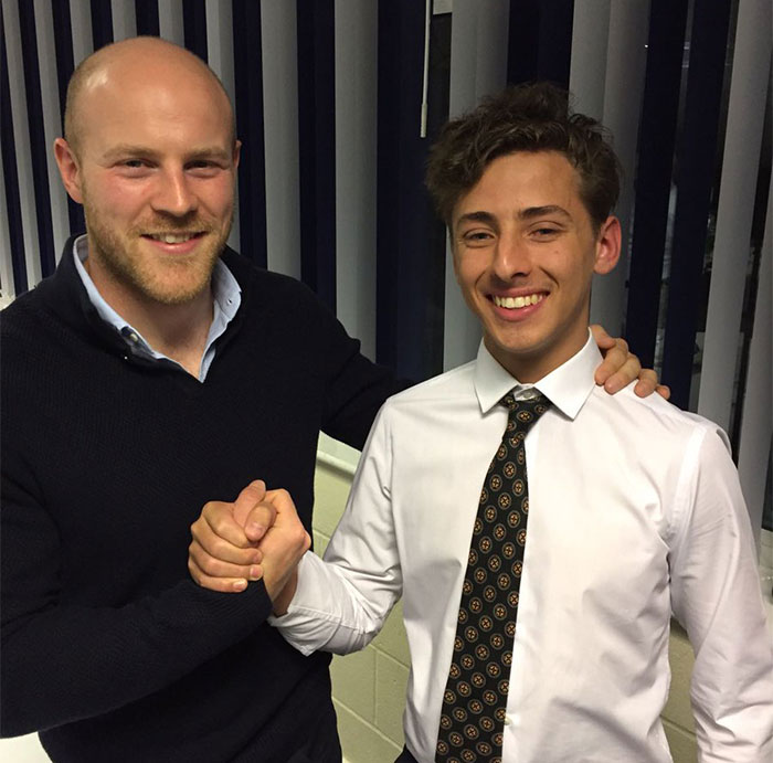 Guy Goes On Trip With All Girls Hoping To Have A Time Of His Life, Regrets It Immediately