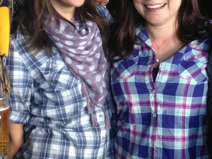 This Is What Happens When You Ask A Stranger To Take A Photo. Bewbs