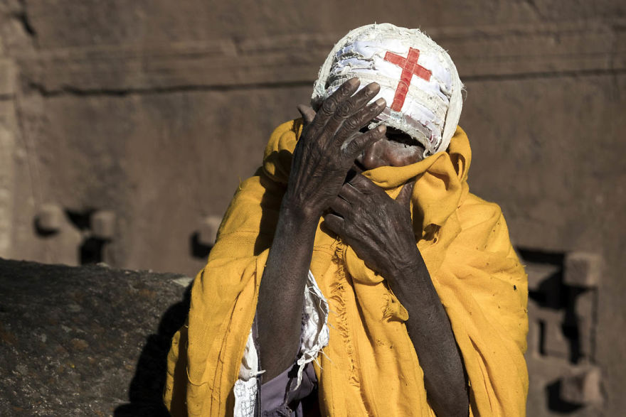 I Photographed Christian Believers Inside The Rock-Hewn Churches Of Lalibela I Photographed Christian Believers Inside The Rock-Hewn Churches Of Lalibela