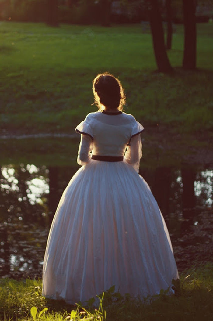 This Girl Makes Her Own Costumes And Proves Time Travel Is Real This Girl Makes Her Own Costumes And Proves Time Travel Is Real