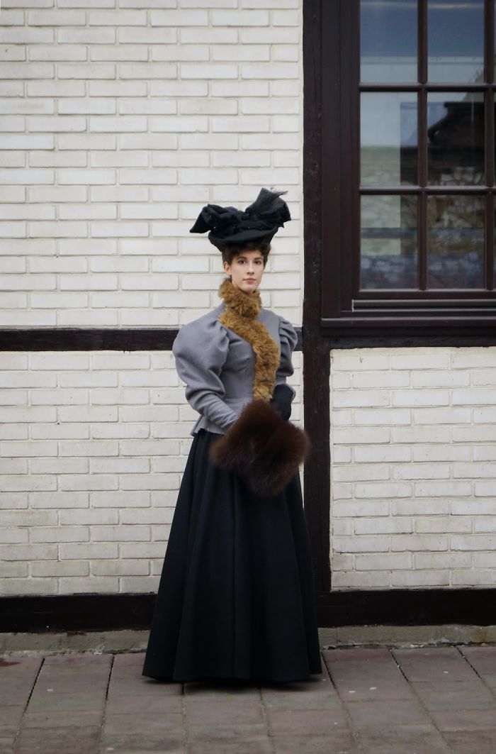 This Girl Makes Her Own Costumes And Proves Time Travel Is Real This Girl Makes Her Own Costumes And Proves Time Travel Is Real