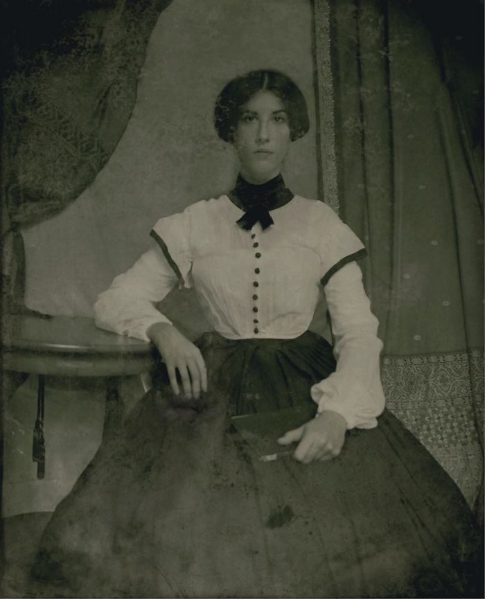 This Girl Makes Her Own Costumes And Proves Time Travel Is Real This Girl Makes Her Own Costumes And Proves Time Travel Is Real