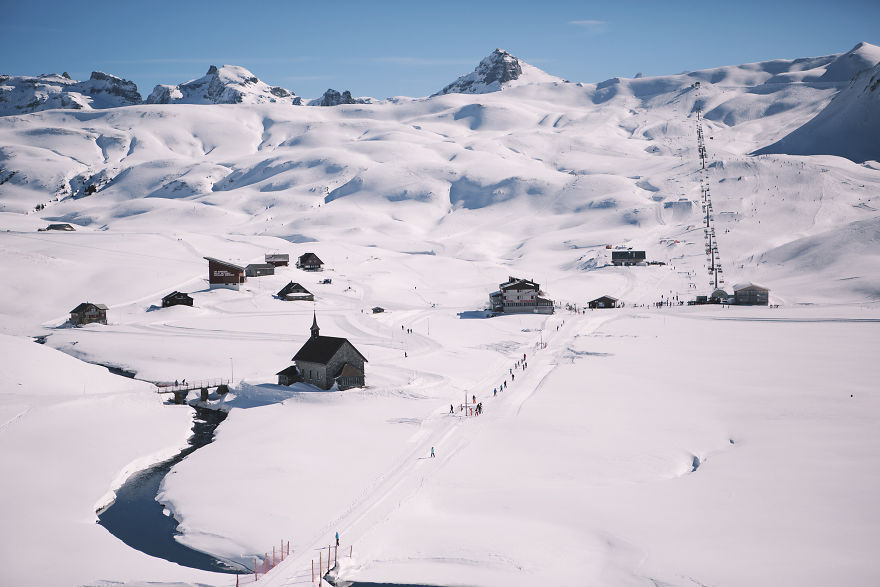 Young Hong Kong Couple Travelled To The Swiss Alps In Search For Snowy Photos And The Result Is Breathtaking Young Hong Kong Couple Travelled To The Swiss Alps In Search For Snowy Photos And The Result Is Breathtaking
