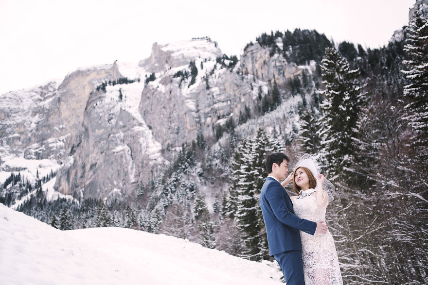 Young Hong Kong Couple Travelled To The Swiss Alps In Search For Snowy Photos And The Result Is Breathtaking