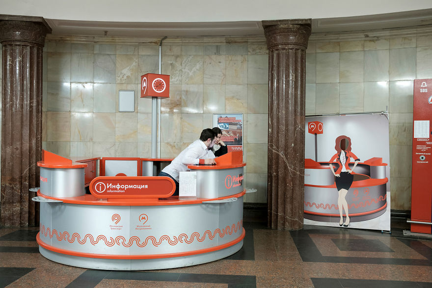 The Metropolitain Has Decided A Few Years Ago To Help Tourists With Translating Messages Into The Trains, And Giving Informations In A Couple Of Stations In English