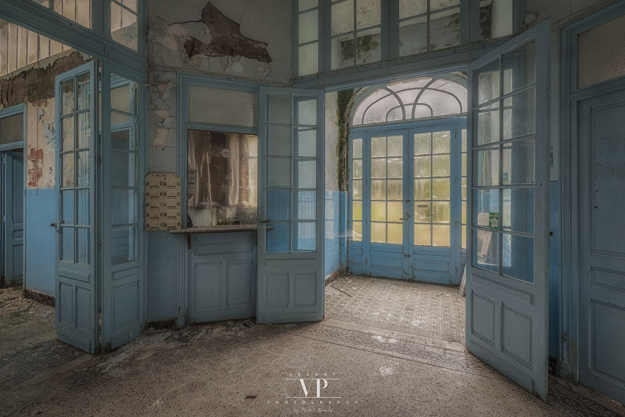 I Photographed This Spa, Frozen In Time