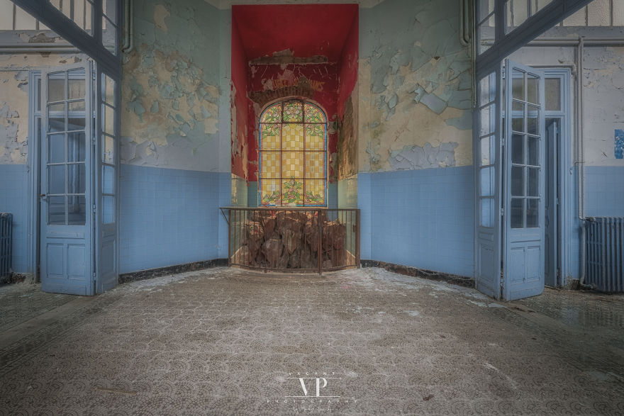 I Photographed This Spa, Frozen In Time