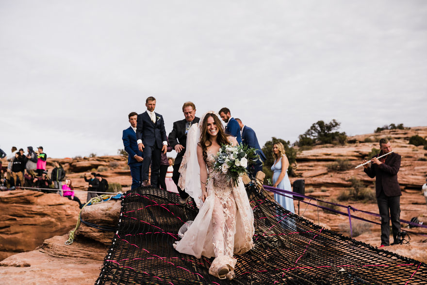 Couple Gets Married At 400 Feet Height And The Pictures Will Take Your Breath Away Couple Gets Married At 400 Feet Height And The Pictures Will Take Your Breath Away