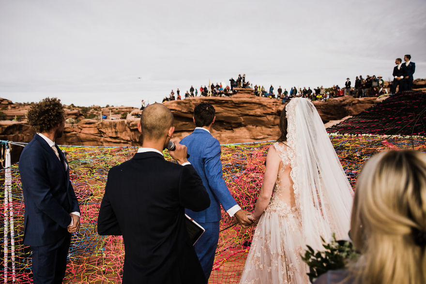 Couple Gets Married At 400 Feet Height And The Pictures Will Take Your Breath Away