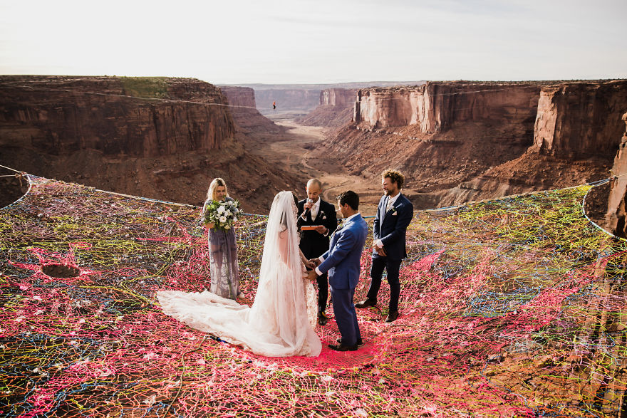Couple Gets Married At 400 Feet Height And The Pictures Will Take Your Breath Away Couple Gets Married At 400 Feet Height And The Pictures Will Take Your Breath Away