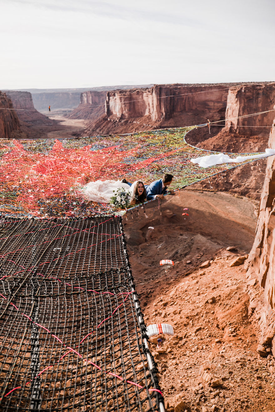 Couple Gets Married At 400 Feet Height And The Pictures Will Take Your Breath Away Couple Gets Married At 400 Feet Height And The Pictures Will Take Your Breath Away