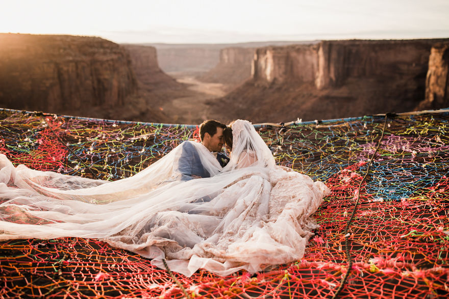 Couple Gets Married At 400 Feet Height And The Pictures Will Take Your Breath Away Couple Gets Married At 400 Feet Height And The Pictures Will Take Your Breath Away