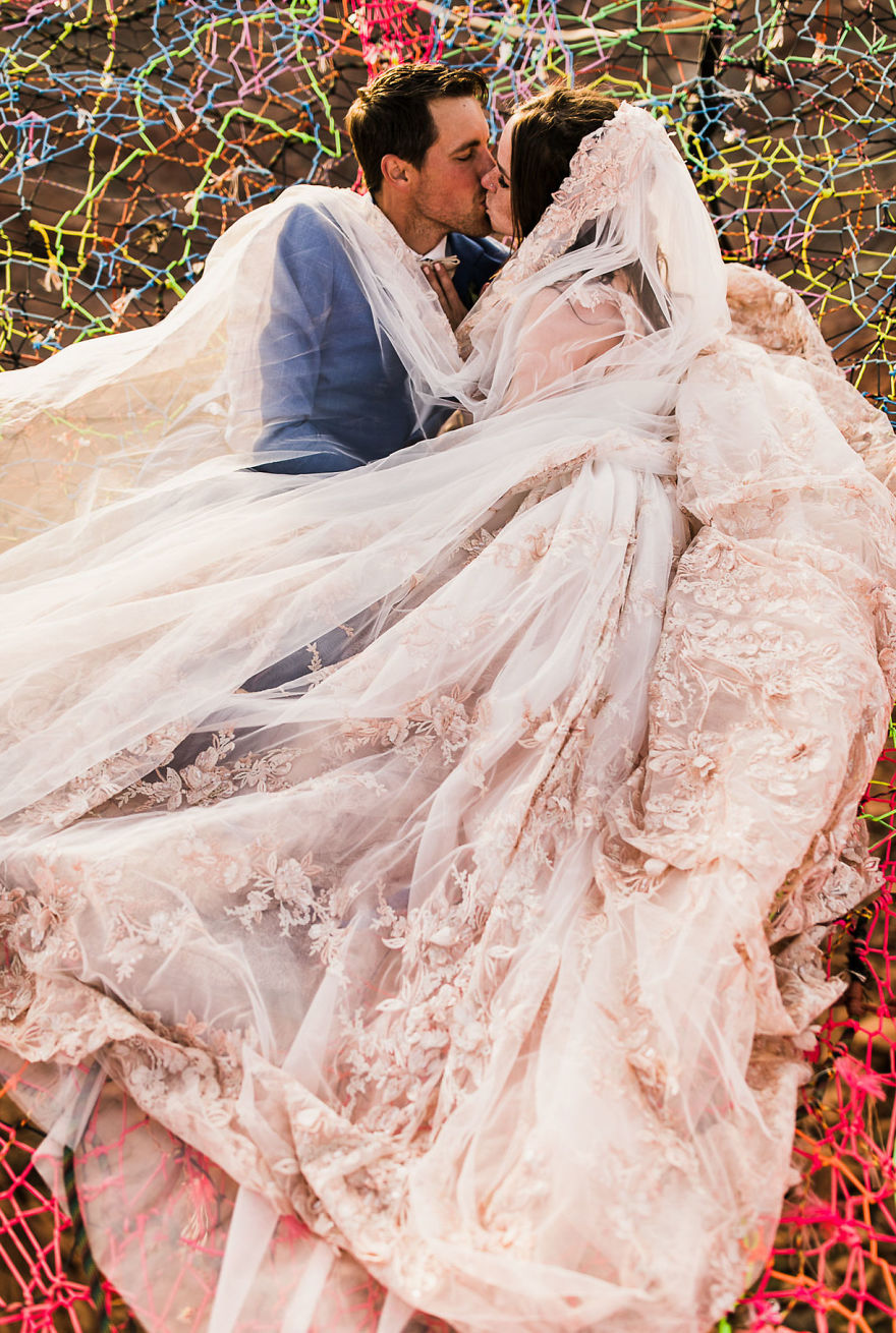 Couple Gets Married At 400 Feet Height And The Pictures Will Take Your Breath Away Couple Gets Married At 400 Feet Height And The Pictures Will Take Your Breath Away