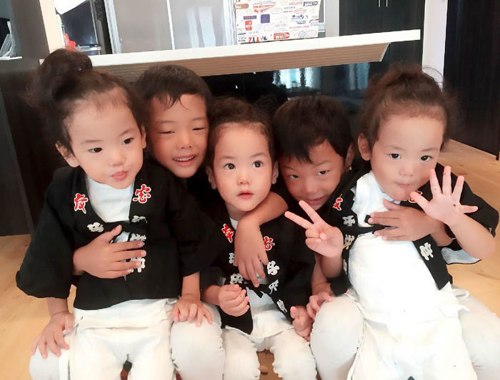 Mom’s Instagram Account Featuring Her Twins And Triplets Is So Cute It Hurts