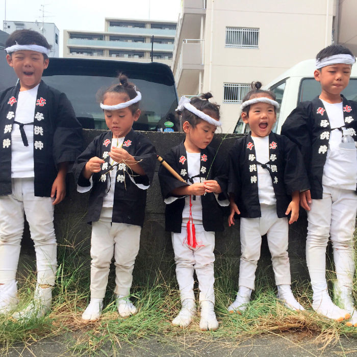 Mom’s Instagram Account Featuring Her Twins And Triplets Is So Cute It Hurts