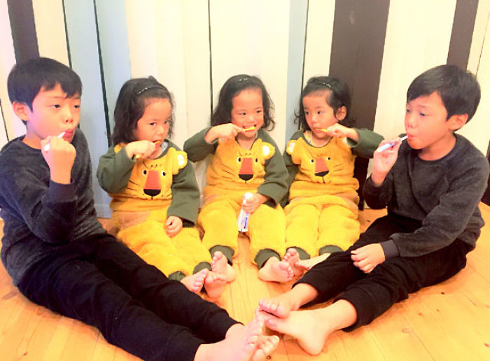 Mom’s Instagram Account Featuring Her Twins And Triplets Is So Cute It Hurts