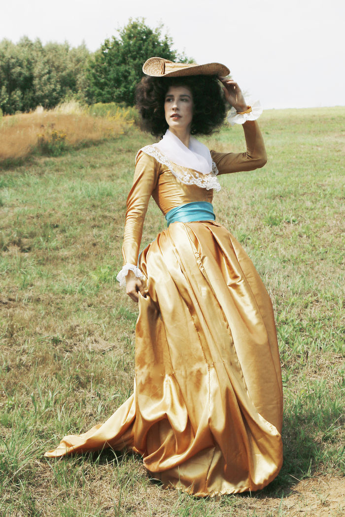 This Girl Makes Her Own Costumes And Proves Time Travel Is Real This Girl Makes Her Own Costumes And Proves Time Travel Is Real