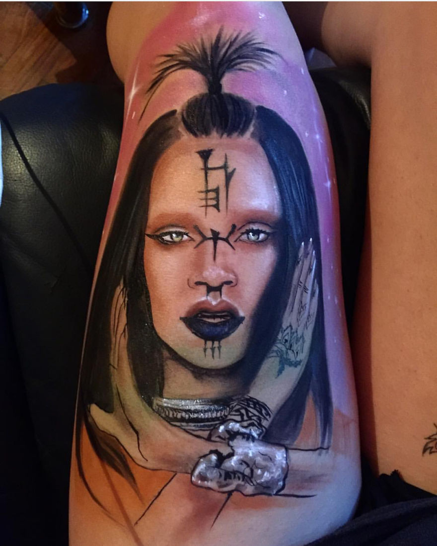This Tattoo Artist Makes Portraits Of Rihanna Using The Makeup Line 'Fenty Beauty' This Tattoo Artist Makes Portraits Of Rihanna Using The Makeup Line 'Fenty Beauty'